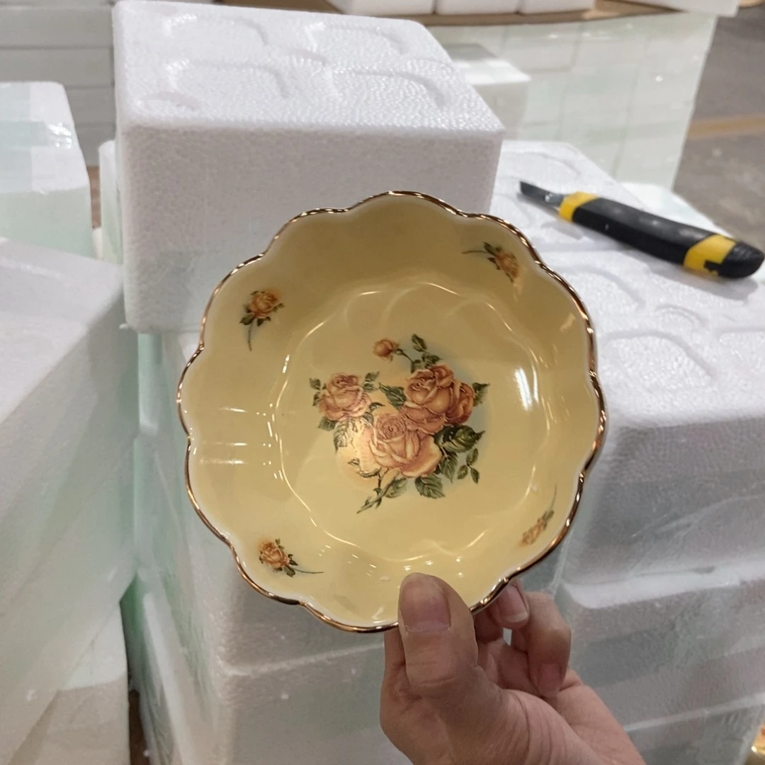 星博陶瓷……………………………………2