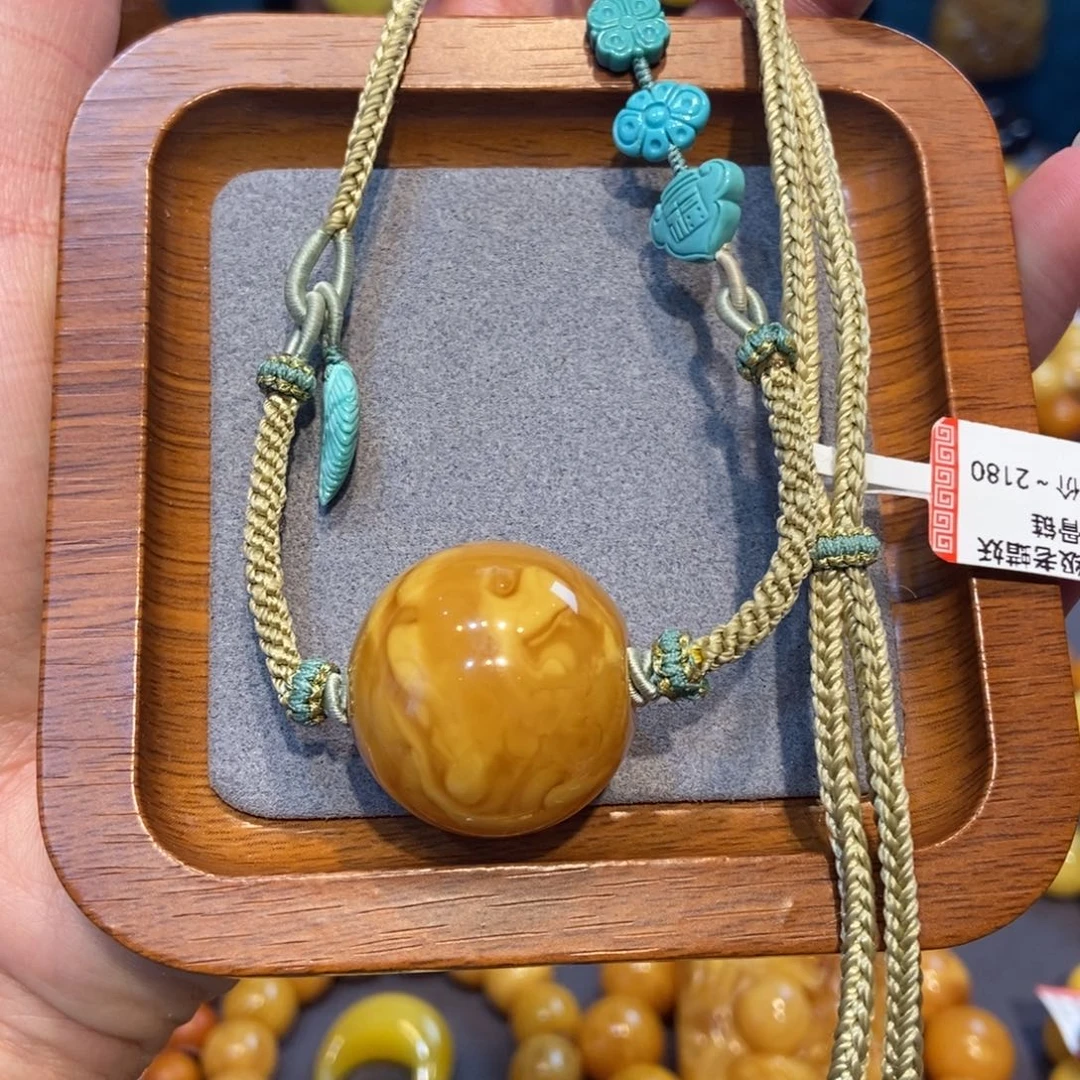 小***贝琥珀未镶嵌颈饰蜜蜡