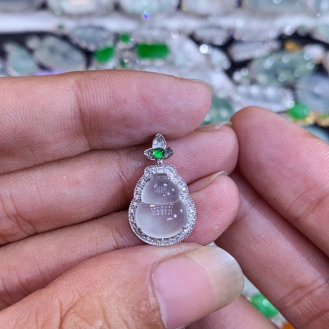 翡翠18K金镶嵌颈饰