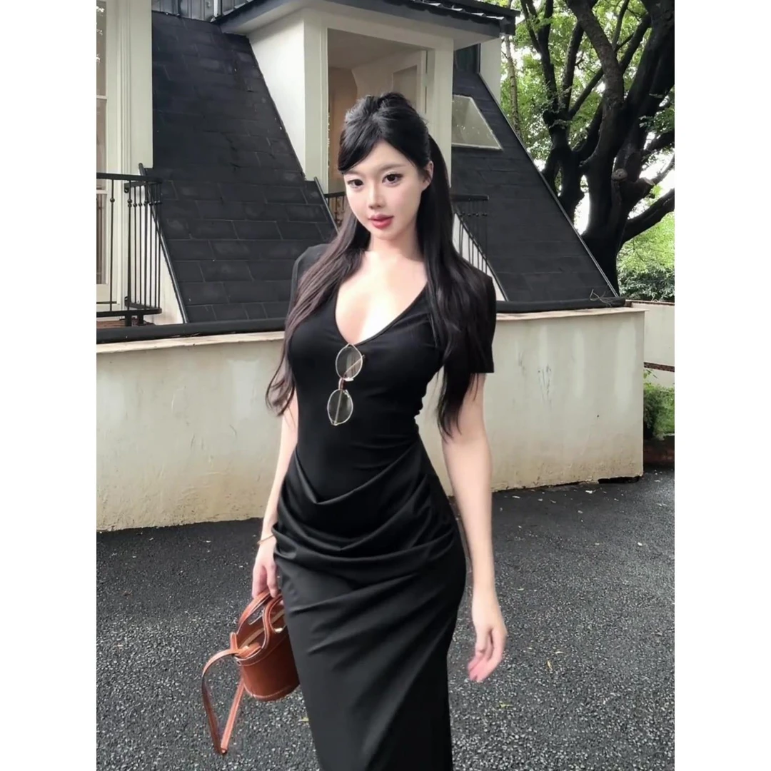 黑色V领褶皱设计感短袖连衣裙女夏季韩系休闲气质修身包臀长裙子