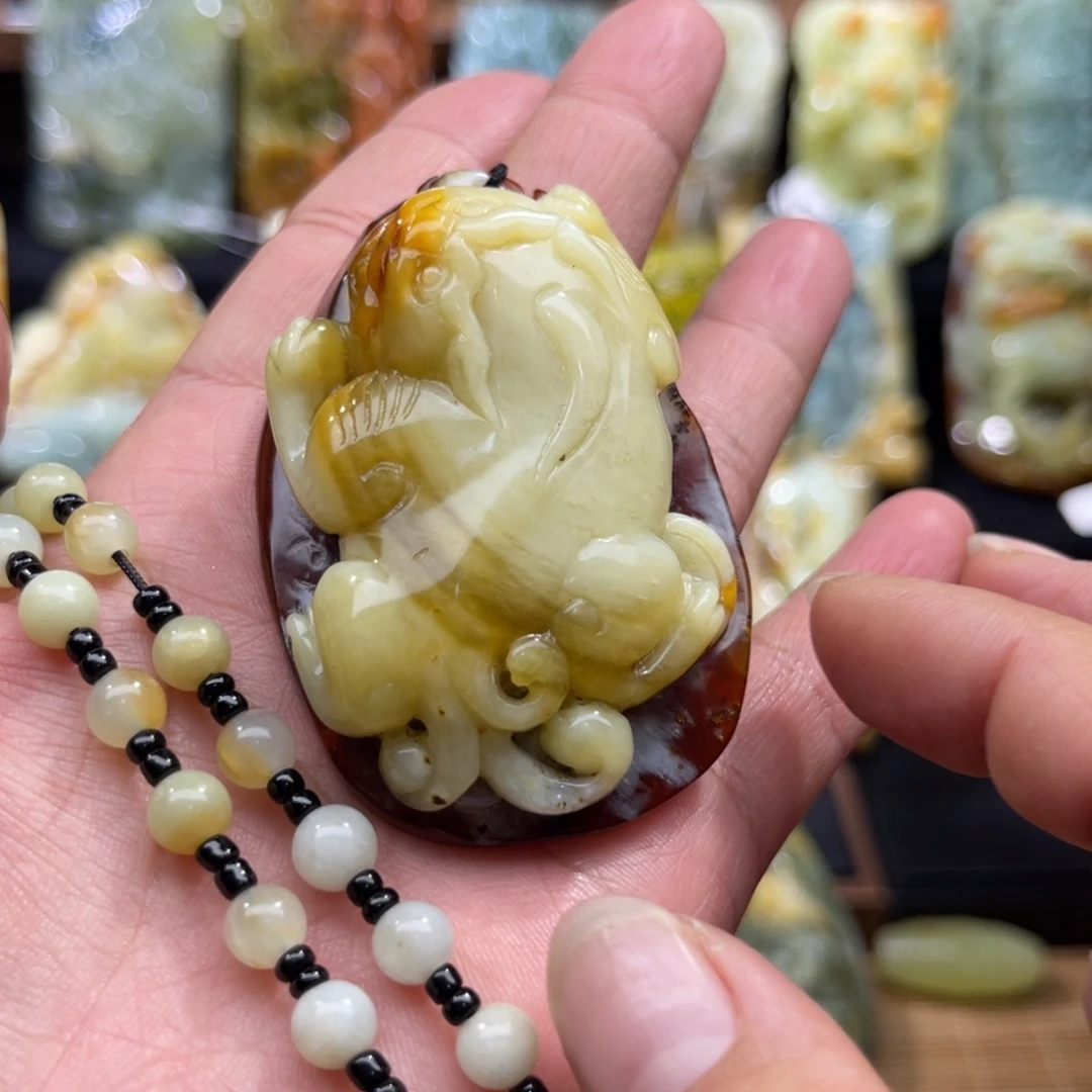 蛇纹石玉未镶嵌颈饰