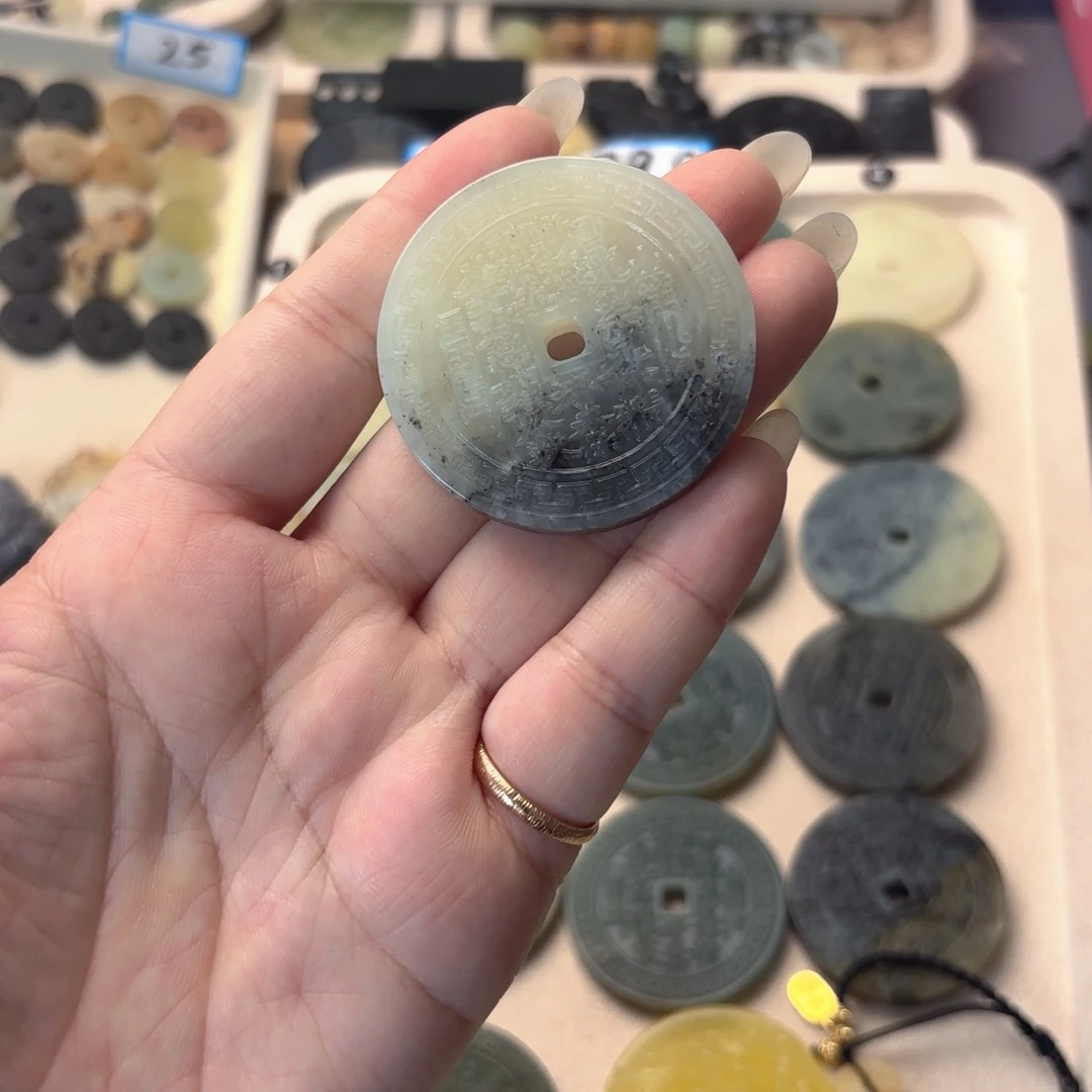 蛇纹石玉合金吊坠