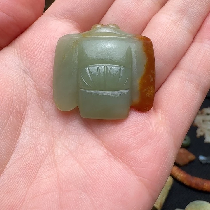 王***头和田玉（糖玉）未镶嵌挂件