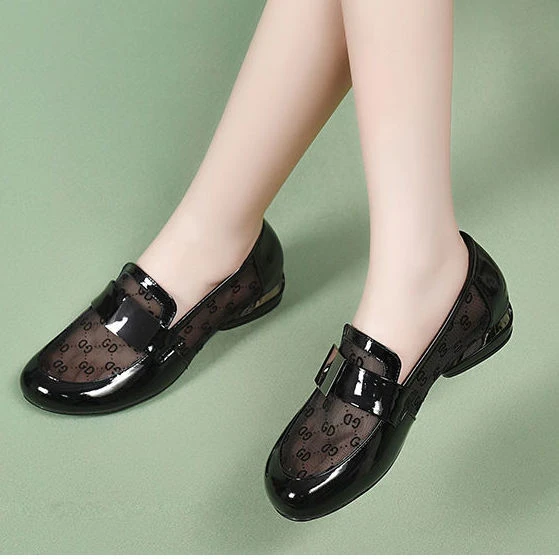 圆头夏季早春低跟英伦风小单鞋中跟纯色透气低跟漆皮