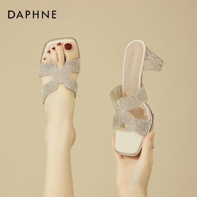 达芙妮法式粗跟拖鞋女夏外穿2025新款水钻气质一字带水晶高跟凉拖