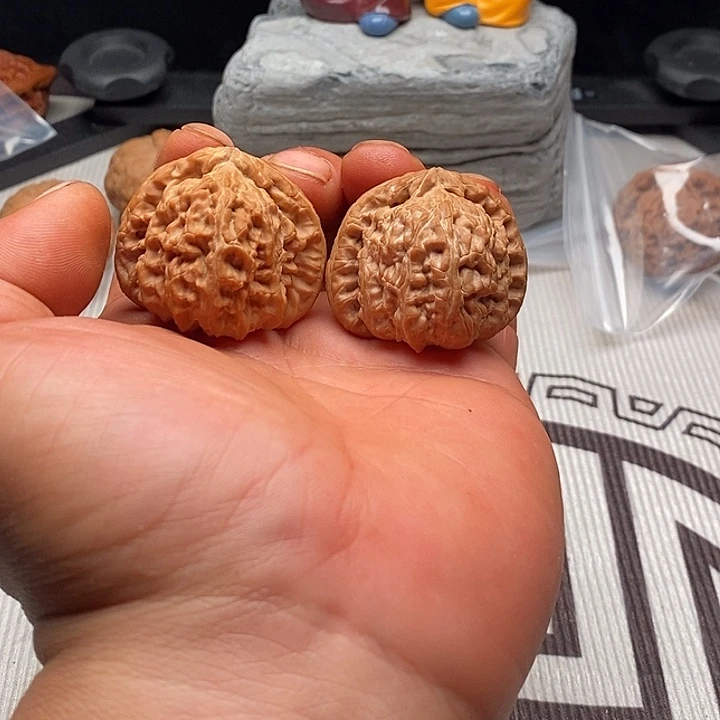 把件文玩核桃谁****了40三角白