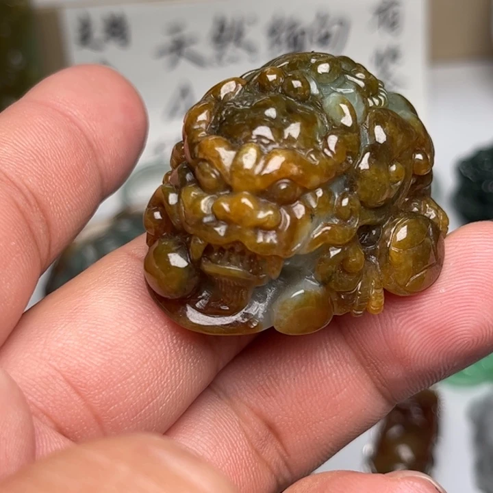 翡翠未镶嵌颈饰貔貅