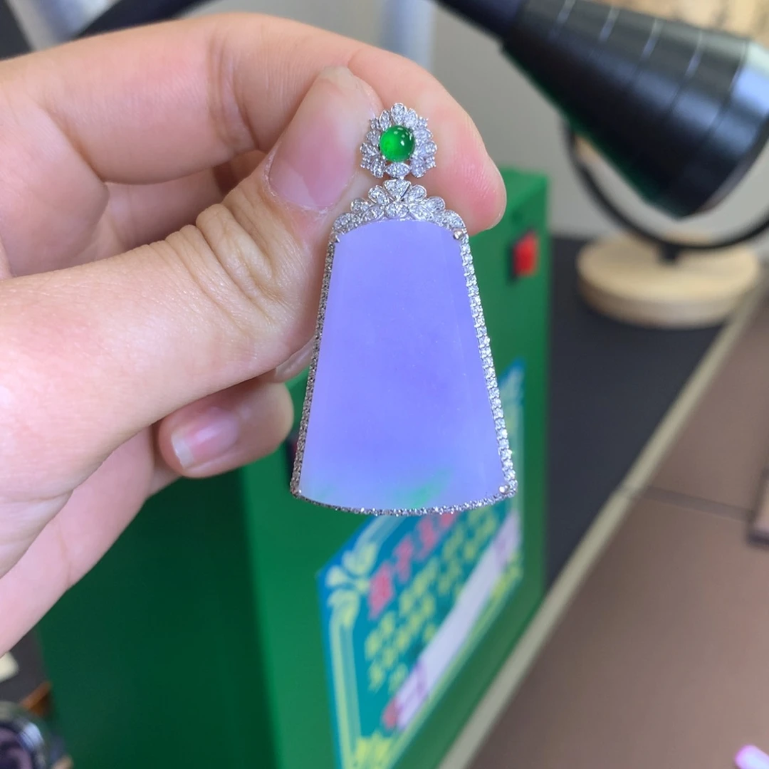 翡翠颈饰18K金镶嵌R*e翡翠