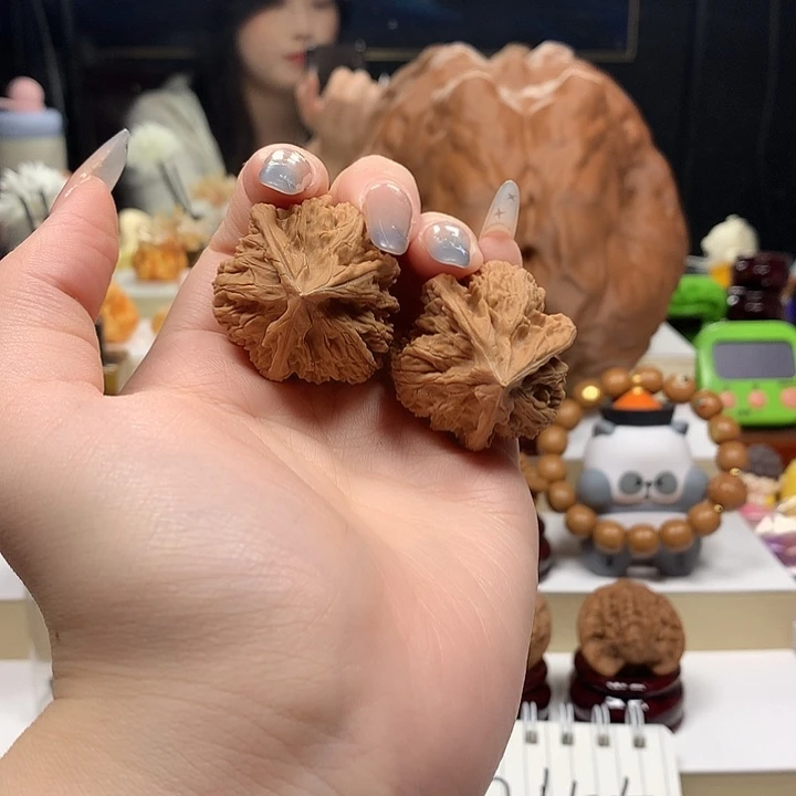 吊坠桃核御龙粗筋