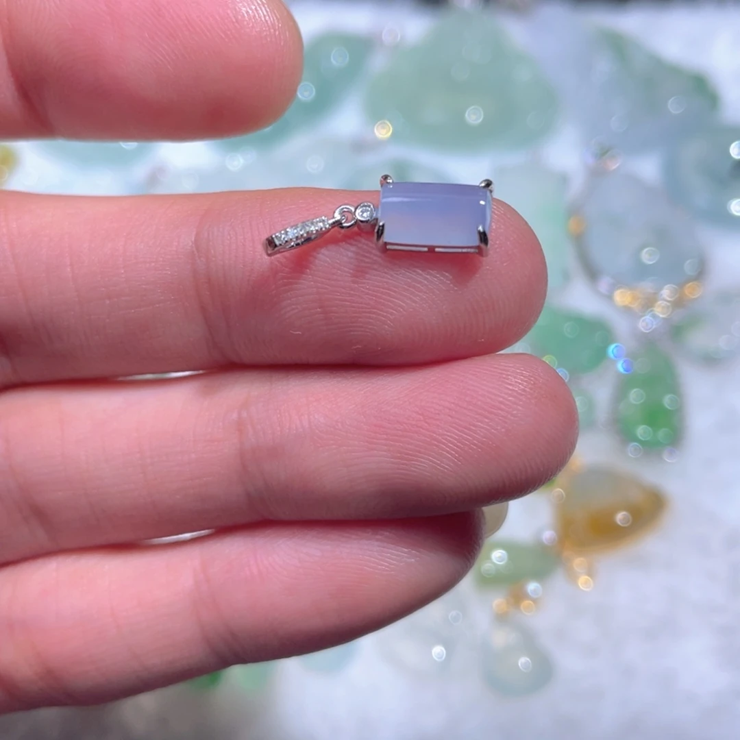 翡翠18K金镶嵌颈饰翡翠