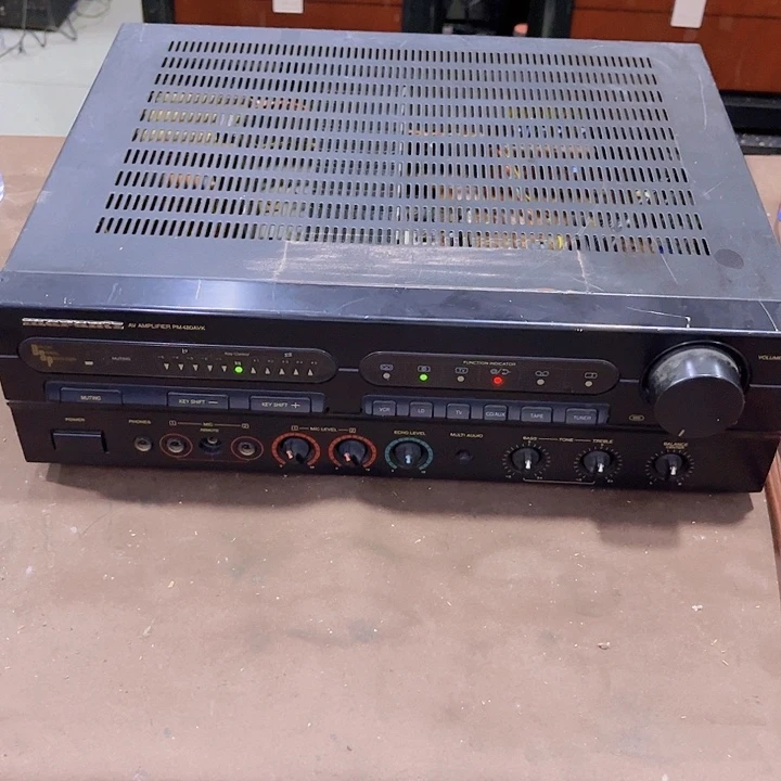 8新马兰士前集功放，成色如图