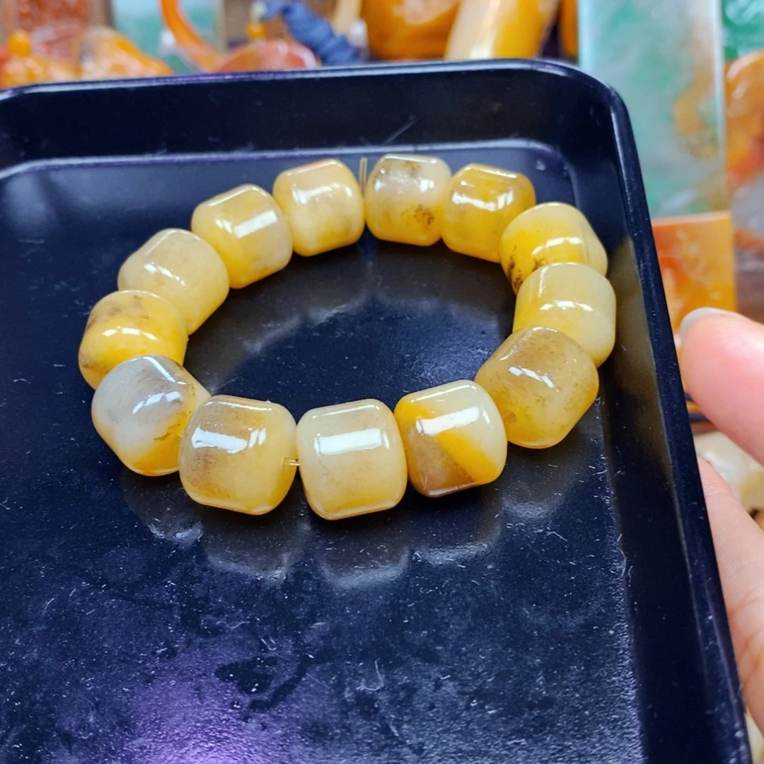 石英质玉（黄龙玉）未镶嵌颈饰