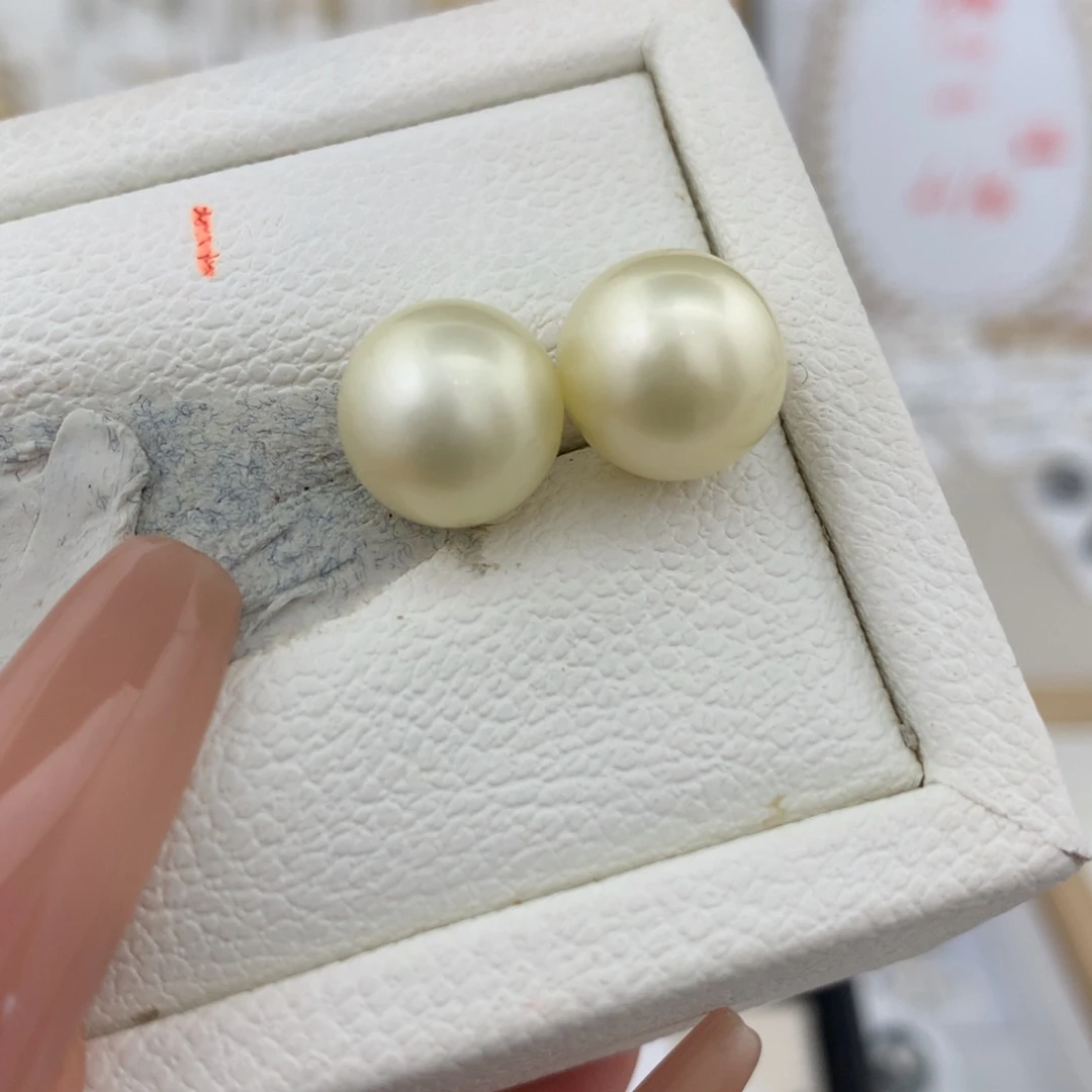 18K金镶嵌素钉海水珍珠