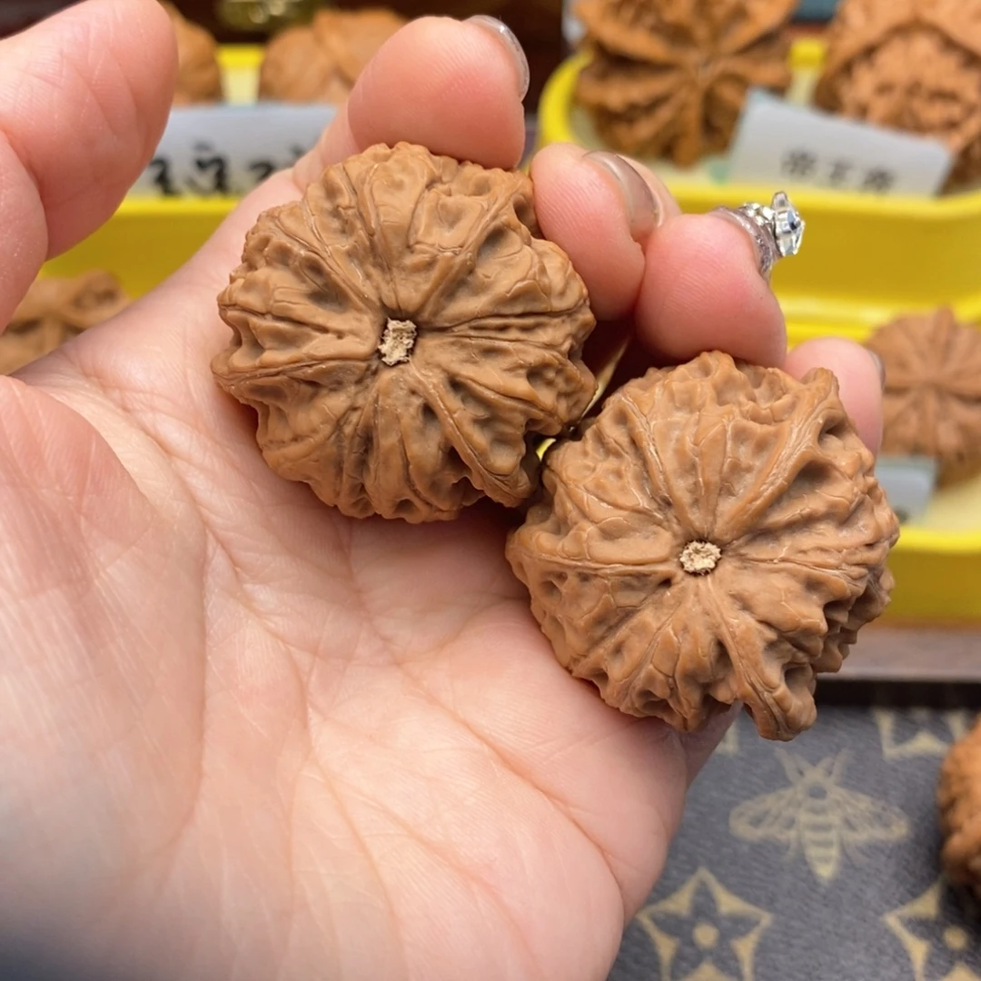 梦****文玩核桃把件1819号雨花石奔