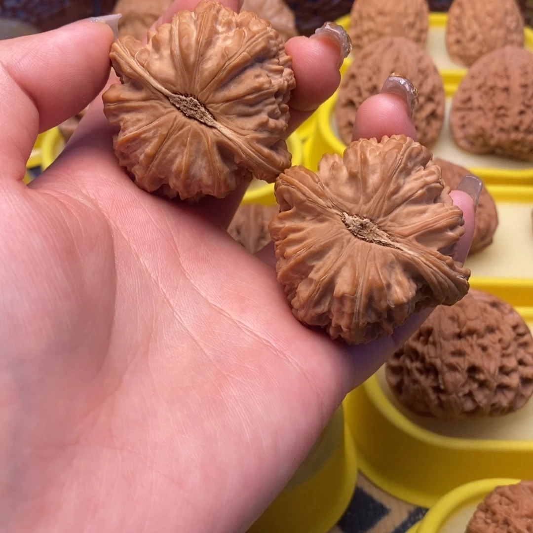 易***家文玩核桃把件46白狮子