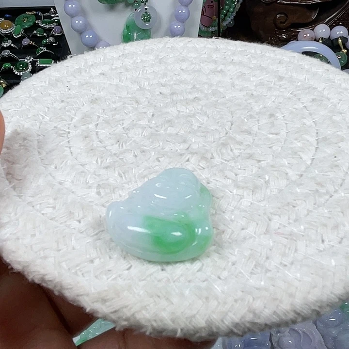 翡翠未镶嵌颈饰佛