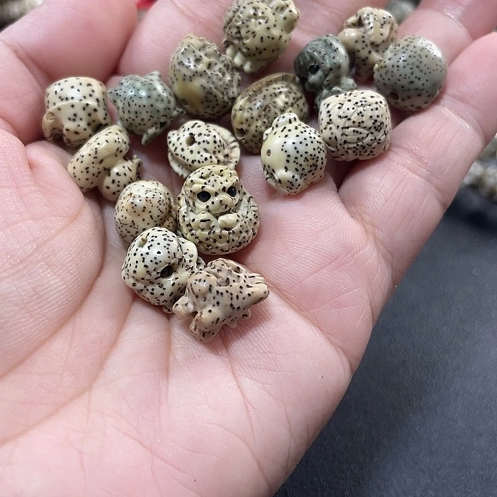 手串星月菩提16颗微瑕雕刻件
