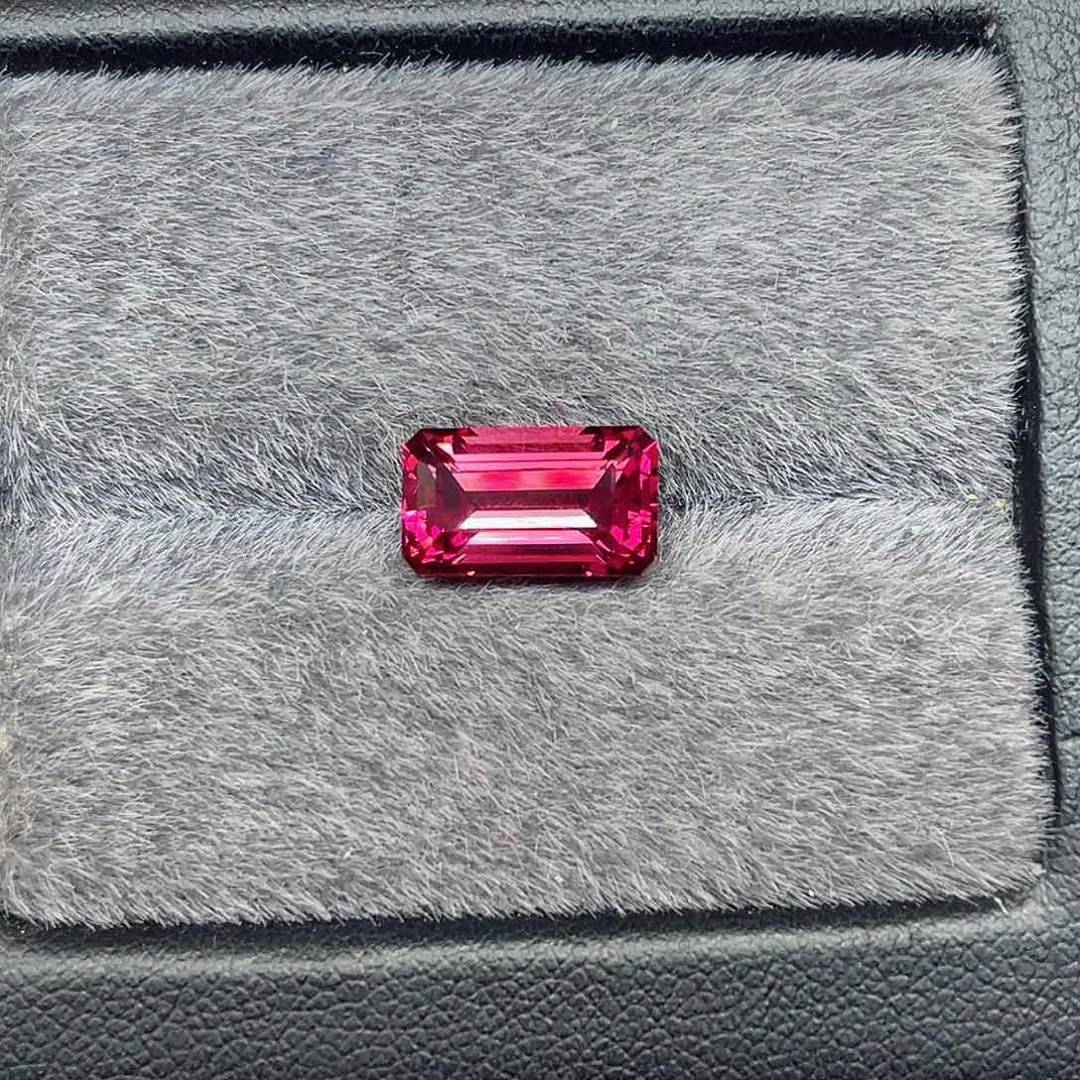 裸石未镶嵌碧玺2.91克拉天然阿富汗粉碧玺