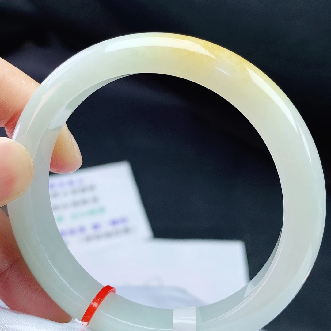 翡翠手镯未镶嵌55圈