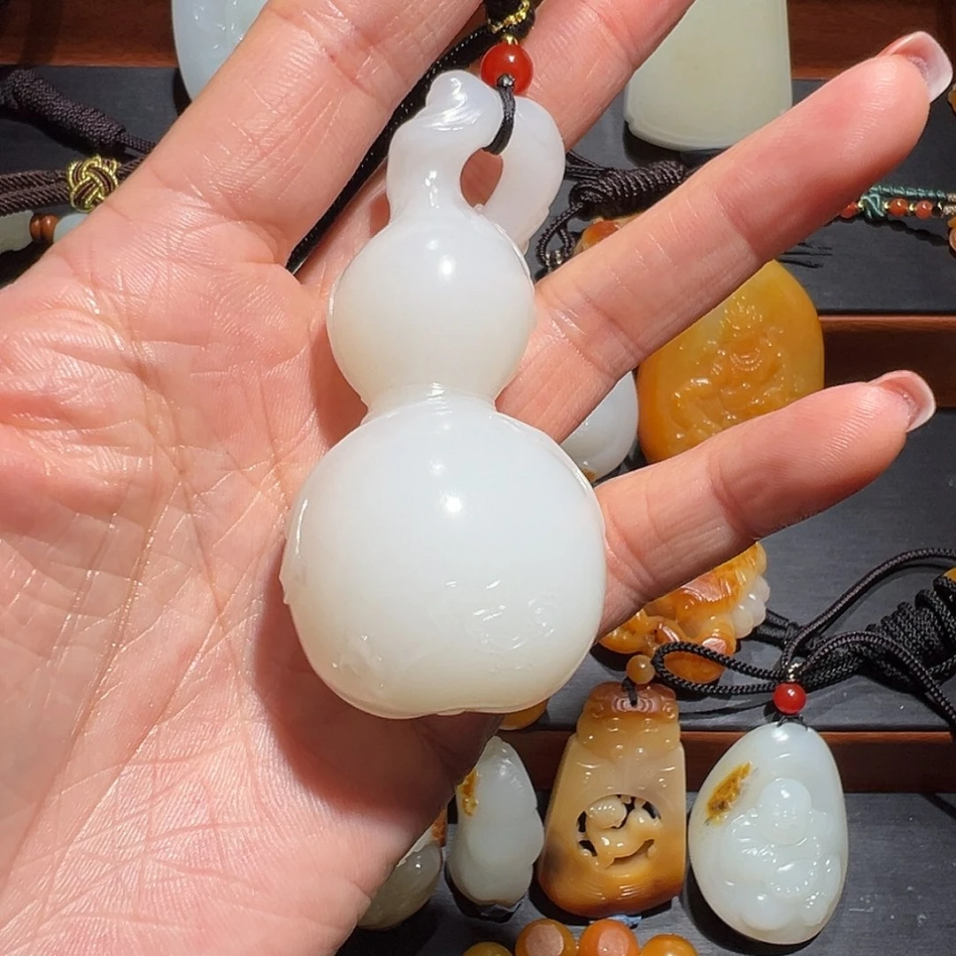 三***哥和田玉未镶嵌颈饰