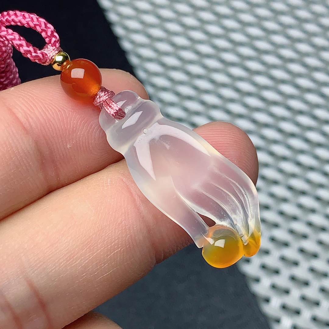 天然玛瑙俏黄掌上明珠吊坠佛手玉石挂件31.2/12.7/6.2mm