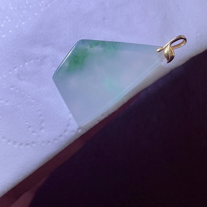 翡翠18K金镶嵌颈饰翡翠