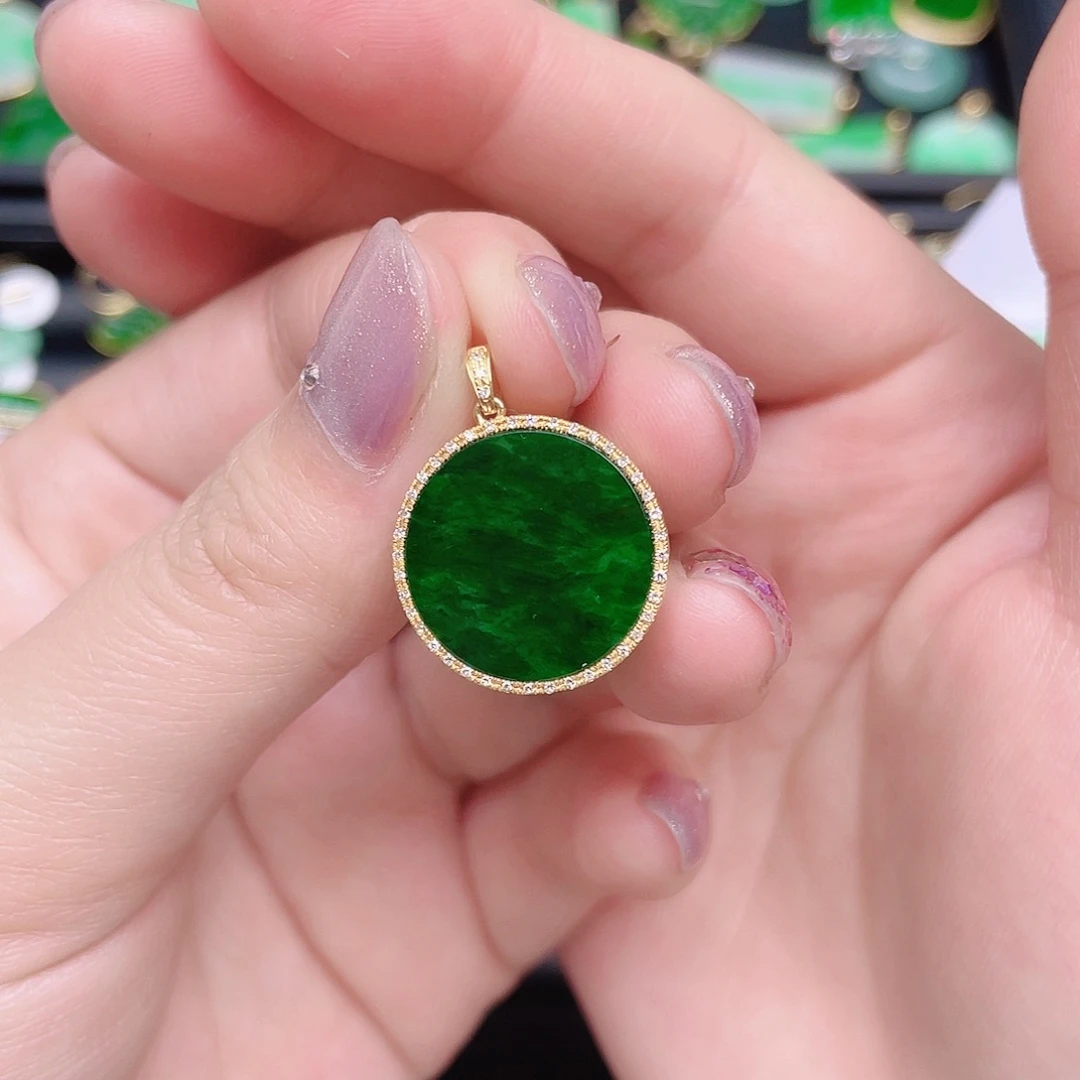 翡翠颈饰18K金镶嵌天然翡翠