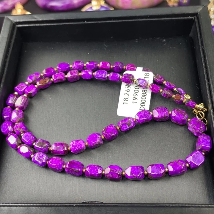 苏纪石（舒俱来）颈饰18K金镶嵌红丝绒