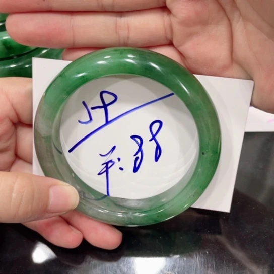 石英质玉（非洲翠）未镶嵌手镯