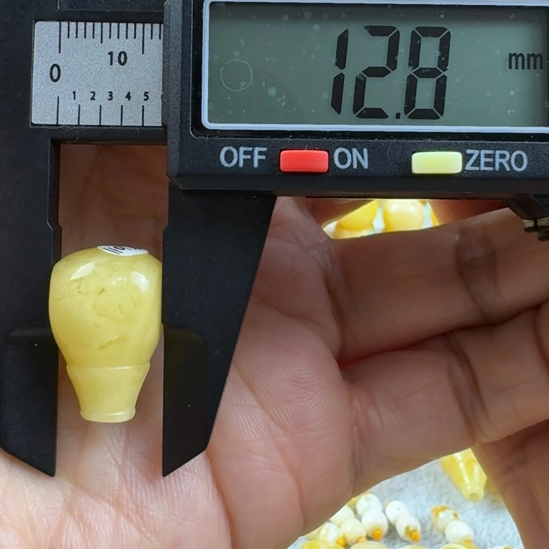 蜜蜡未镶嵌裸石33