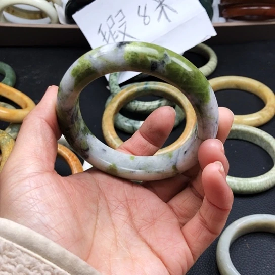 蛇纹石玉手镯未镶嵌丝**缘