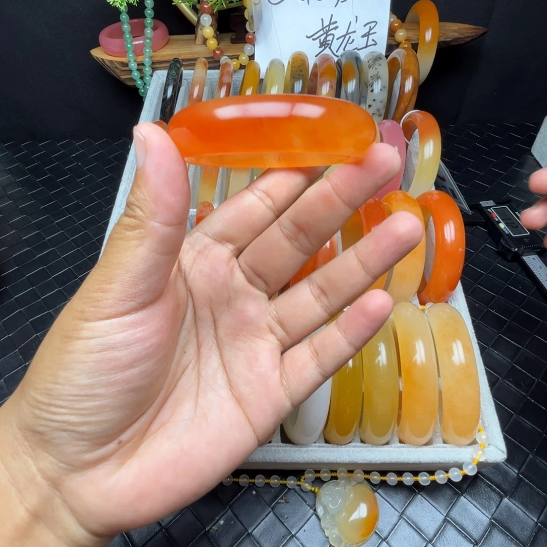 好***鱼未镶嵌石英质玉（黄龙玉）手镯
