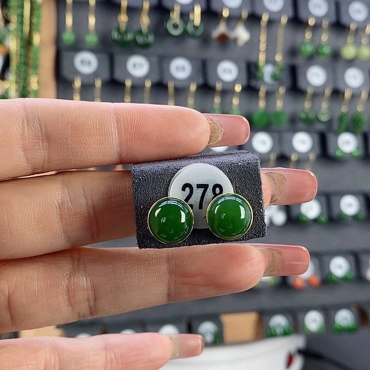 和田玉18K金镶嵌耳饰