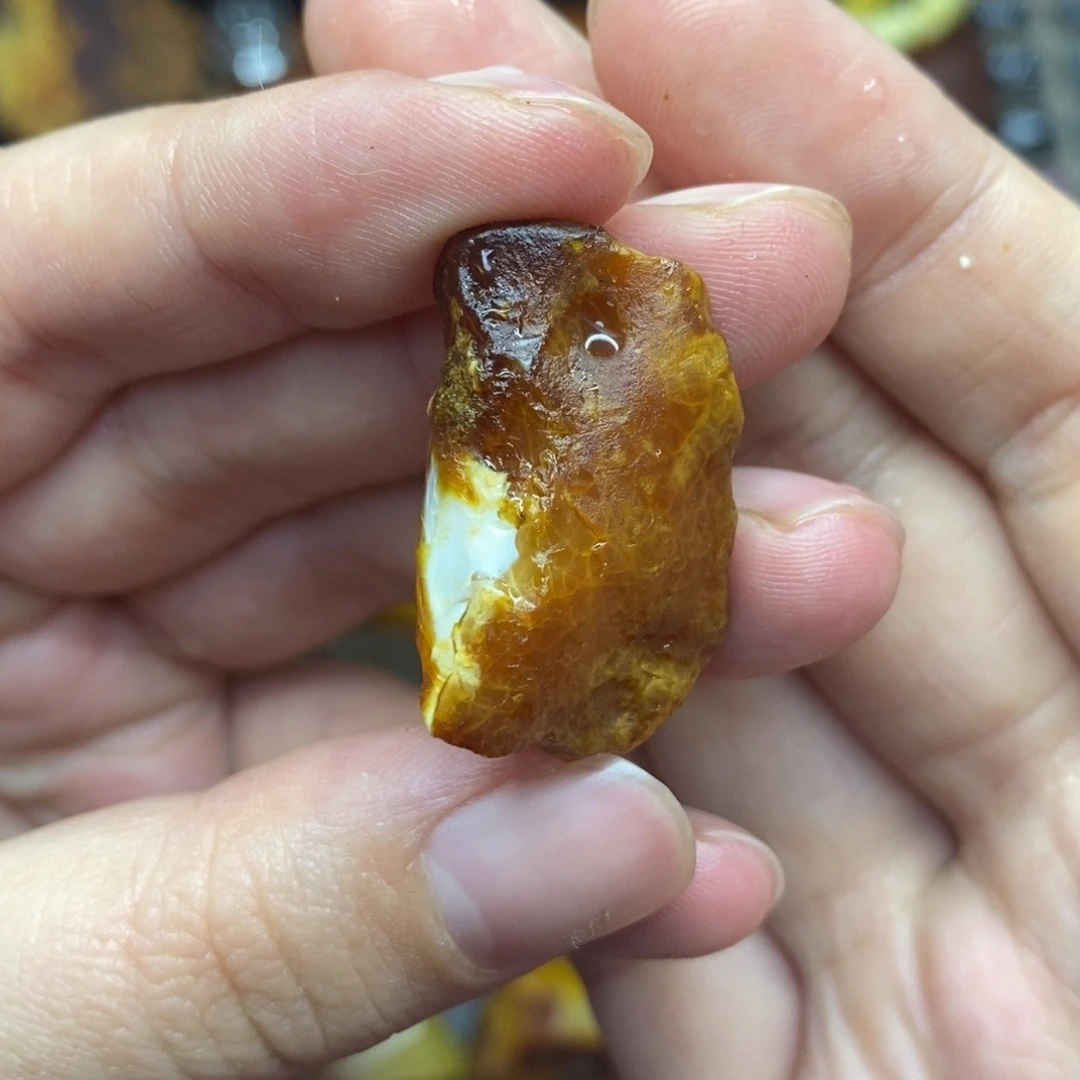 琥珀颈饰未镶嵌唐