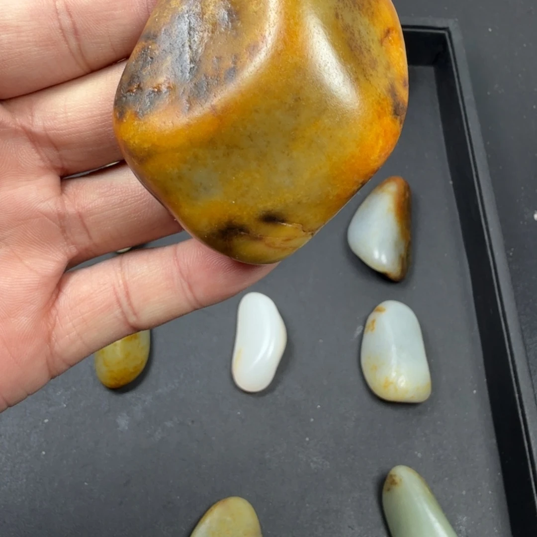 用***8和田玉（糖玉）未镶嵌颈饰