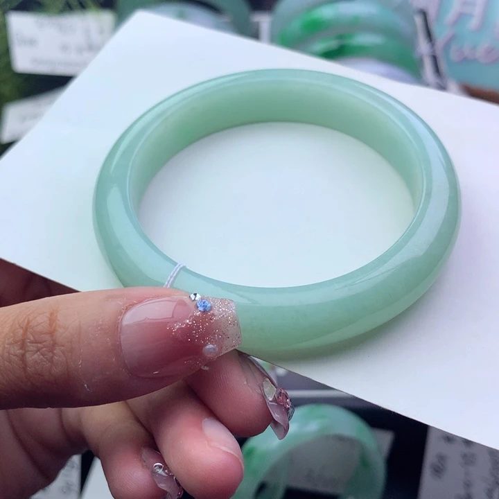 未镶嵌手镯翡翠天然翡翠手镯