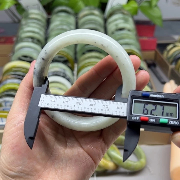 蛇纹石玉未镶嵌手镯10
