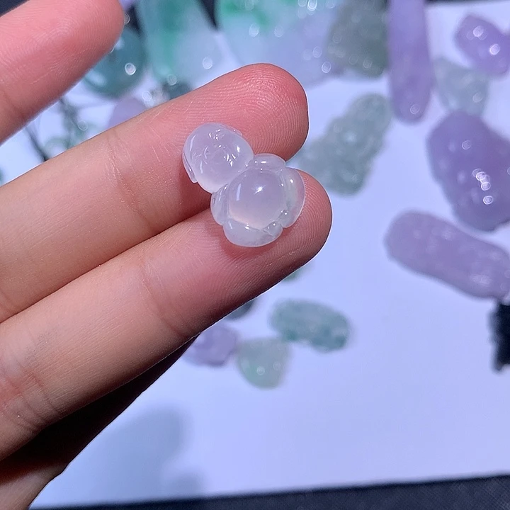 翡翠未镶嵌颈饰猪