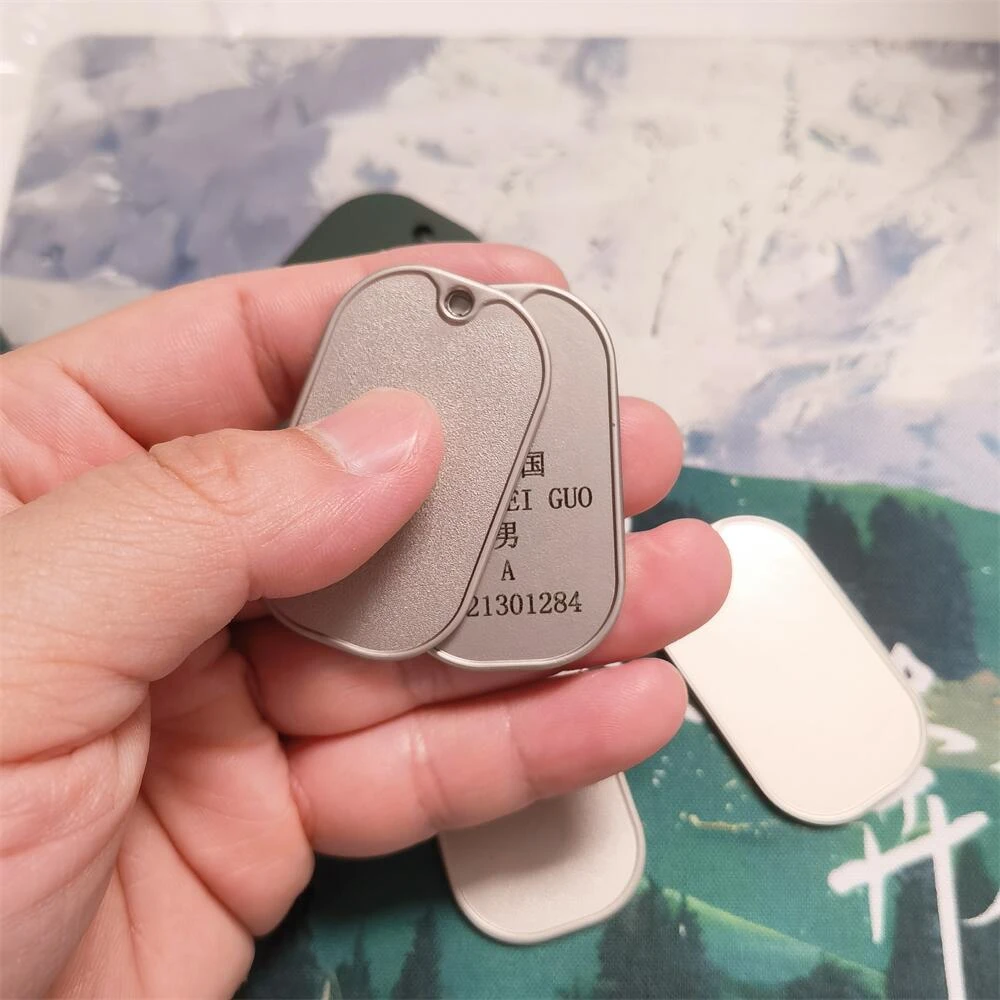 新款钛钢二维码身份牌定做户外防丢标识牌挂件狗牌项链绿壳带NFC
