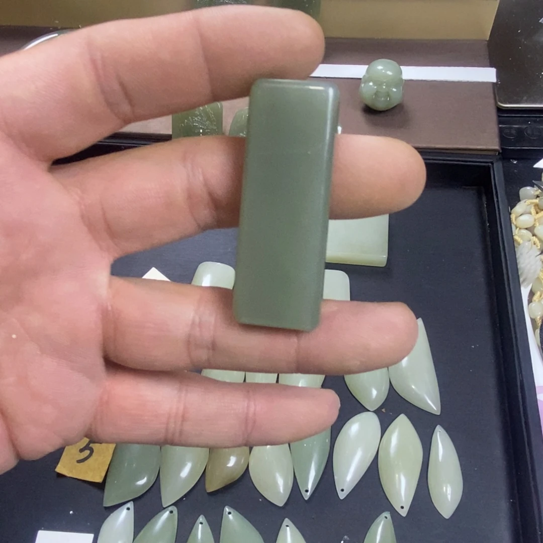 颈饰未镶嵌和田玉茉*032