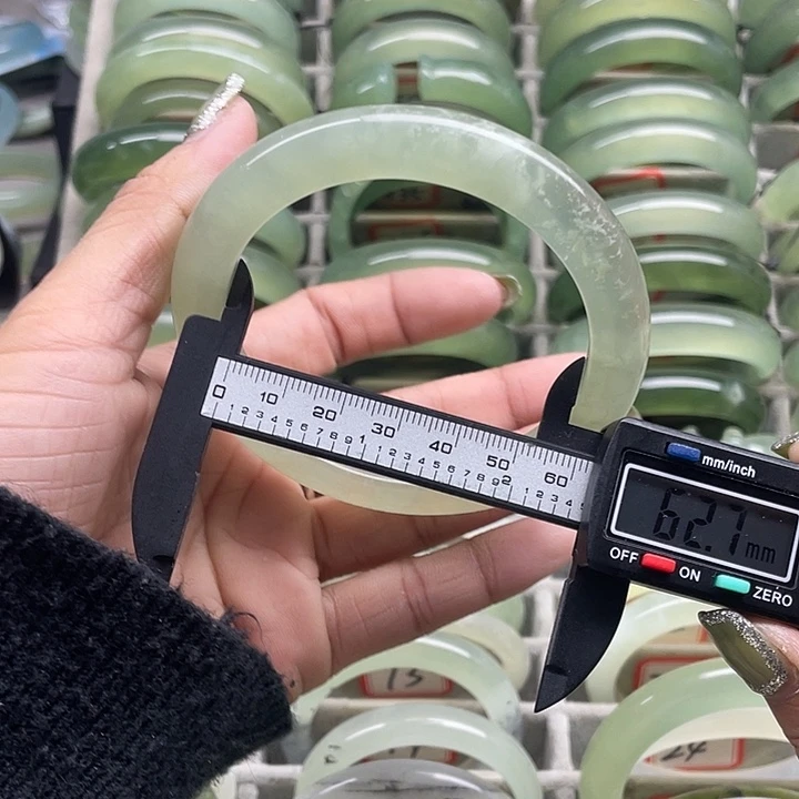 蛇纹石玉未镶嵌手镯31