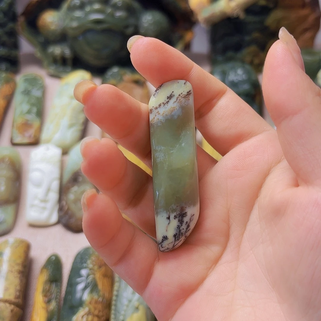 未镶嵌岫岩河磨玉（透闪石质玉）挂件