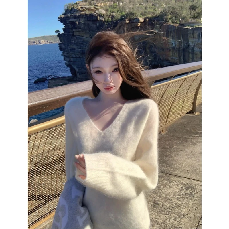 韩系慵懒感穿搭纯色V领性感毛衣正肩宽松上衣高腰休闲牛仔裤套装