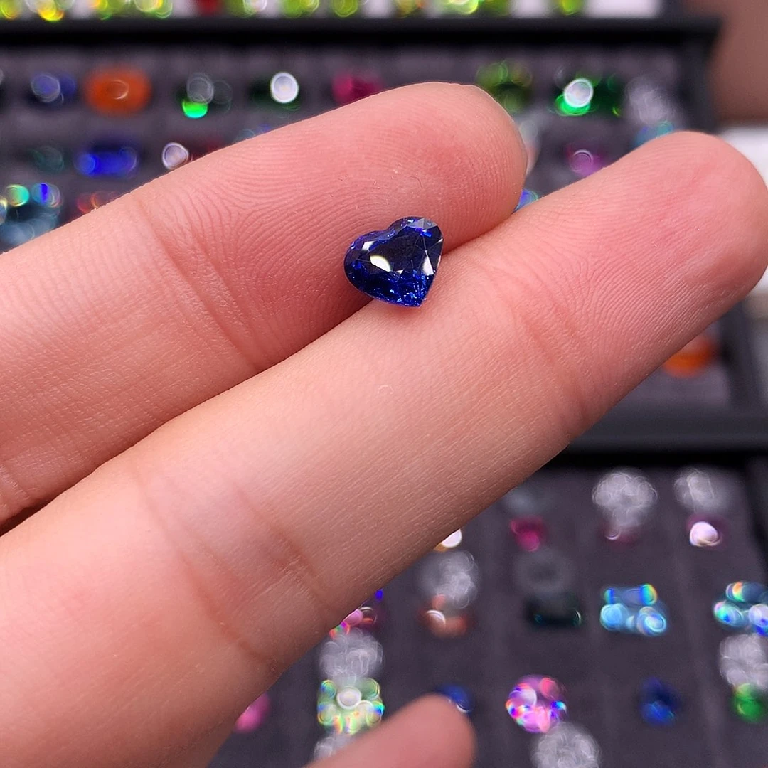 蓝宝石裸石未镶嵌