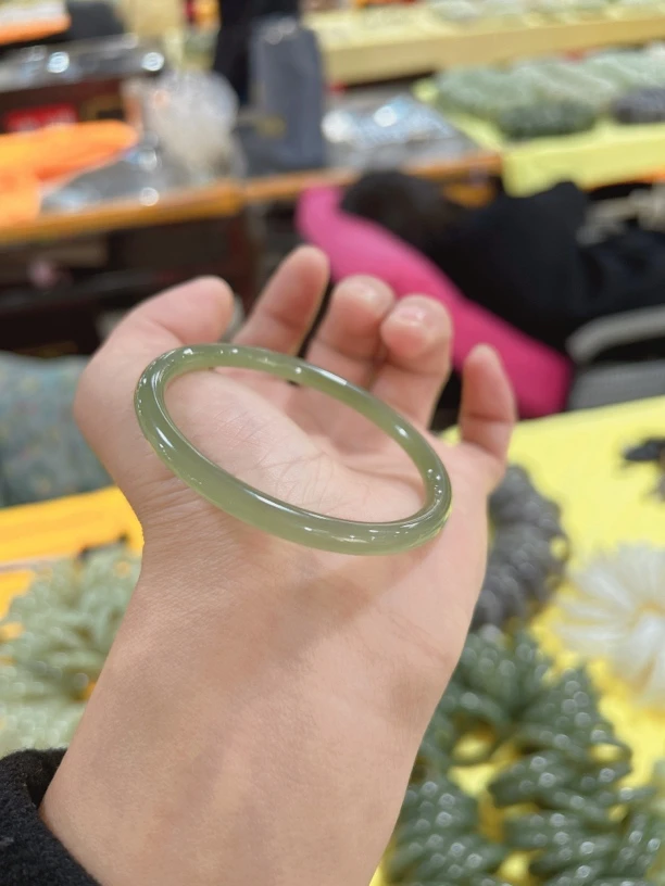 收藏级别高品质天然和田玉湖水绿上手显白高贵典雅大方传承气质