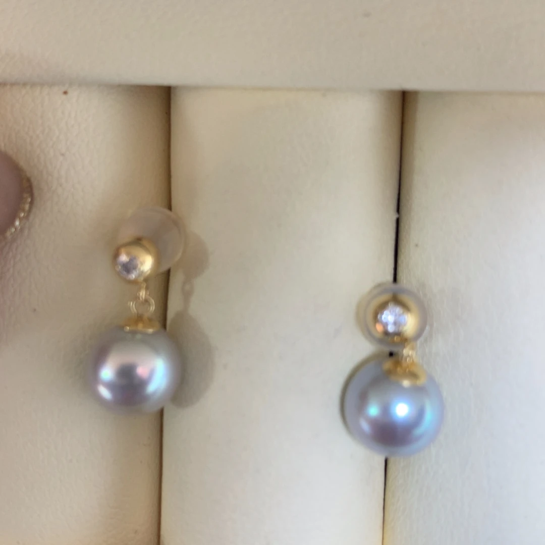 18K金镶嵌海水珍珠耳饰