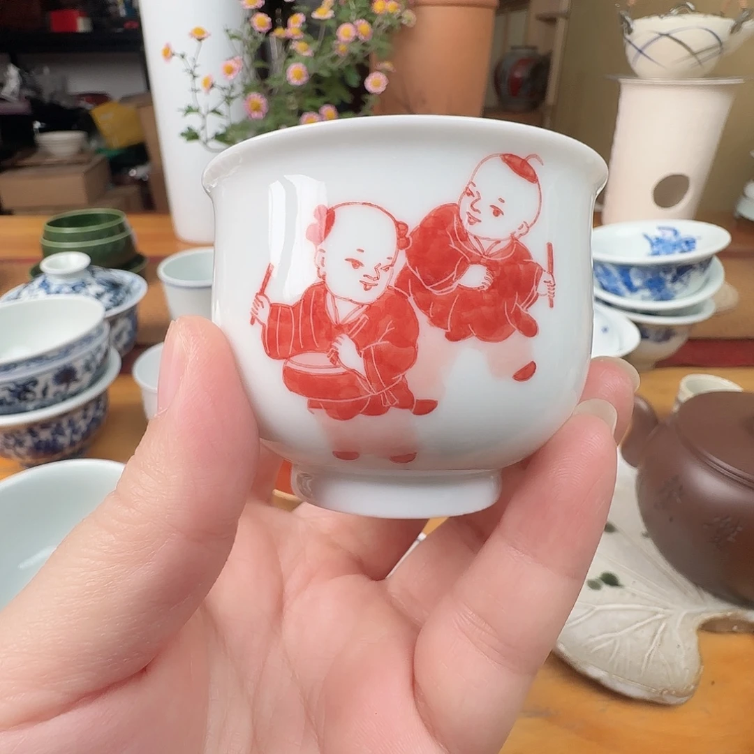 青花釉里红婴戏图杯