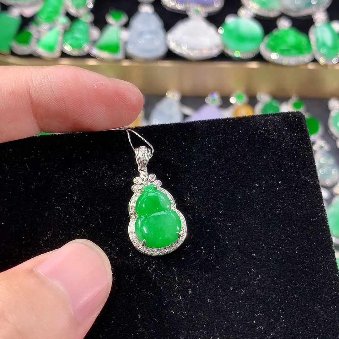 翡翠18K金镶嵌颈饰