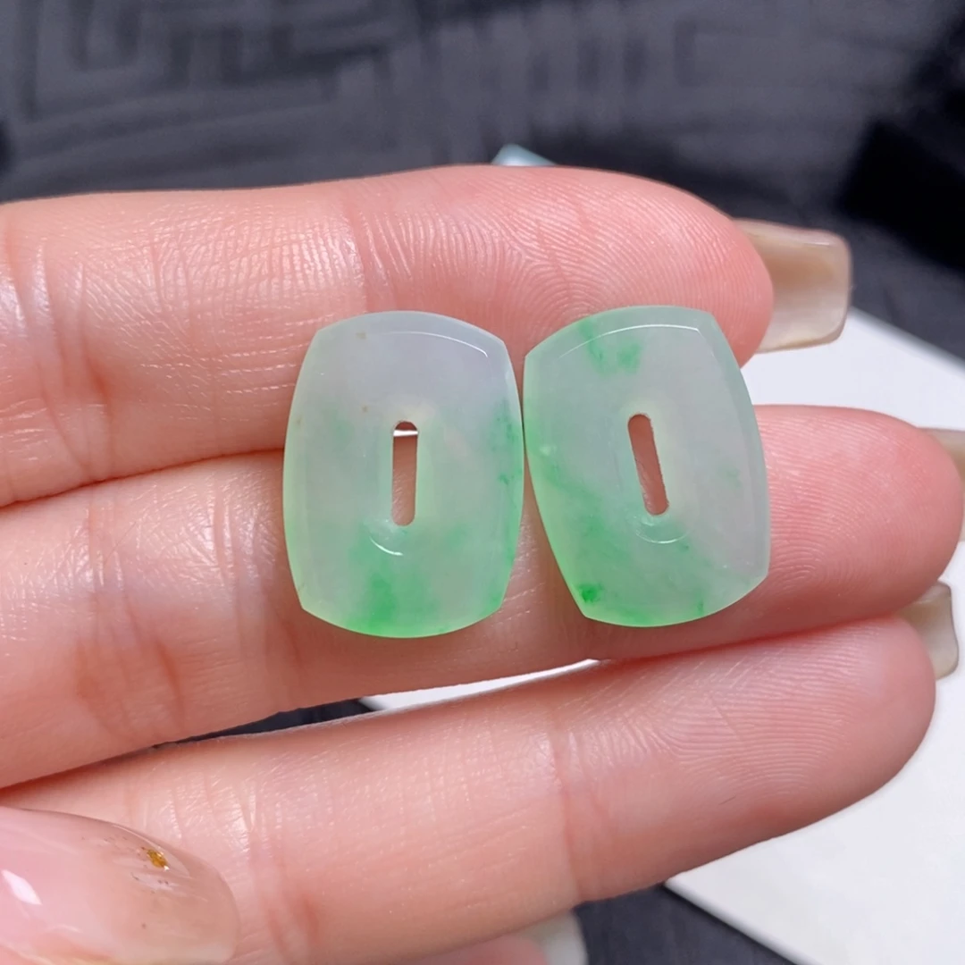 翡翠未镶嵌耳饰飘绿方糖