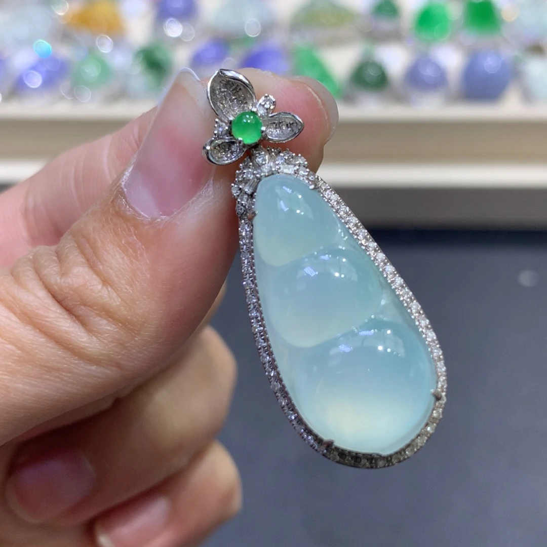 翡翠颈饰18K金镶嵌翡翠